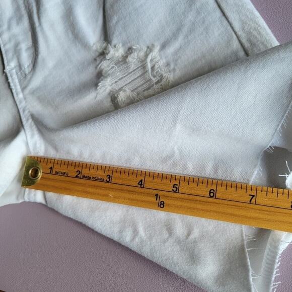 KanCan Kaia White Distressed Stretchy High-Rise Denim Shorts Size 26 - Picture 9 of 10